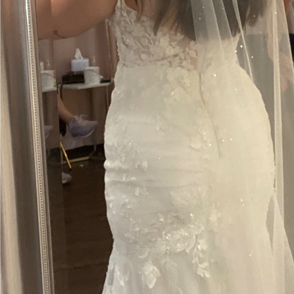 A brand new Stella york wedding dress